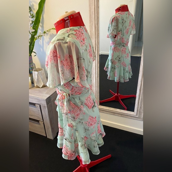 Size 12 - SAINTS + SECRETS Minty floral floaty mini dress - Picture 10 of 15